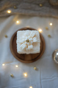 Load image into Gallery viewer, Cadeau d’Hiver
